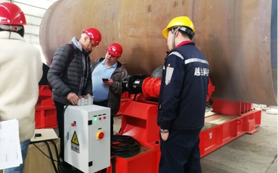 Cliente rusa inspecciona el rotor de soldadura de 150 toneladas